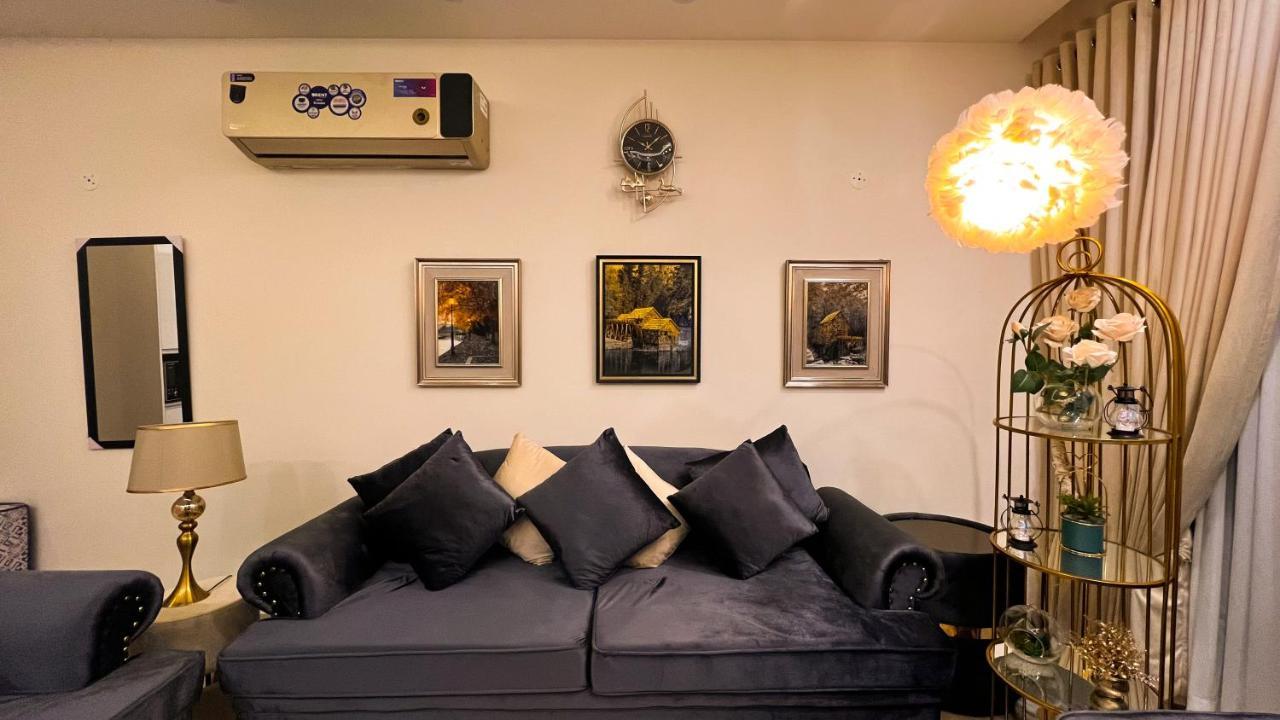 Sky Heights Luxury Apart Facing Centaurus Appartement Islamabad Buitenkant foto