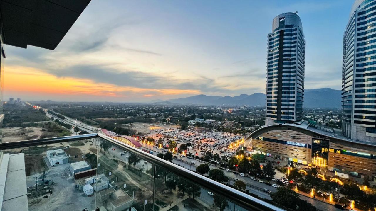 Sky Heights Luxury Apart Facing Centaurus Appartement Islamabad Buitenkant foto