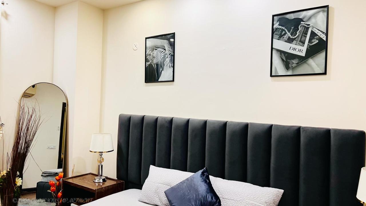 Sky Heights Luxury Apart Facing Centaurus Appartement Islamabad Buitenkant foto