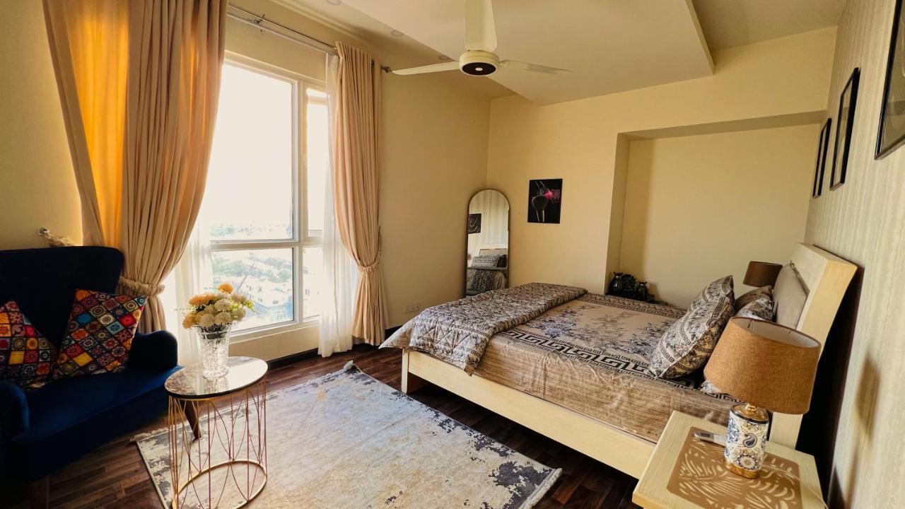 Sky Heights Luxury Apart Facing Centaurus Appartement Islamabad Buitenkant foto
