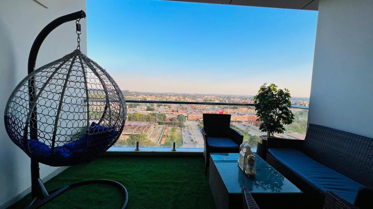 Sky Heights Luxury Apart Facing Centaurus Appartement Islamabad Buitenkant foto