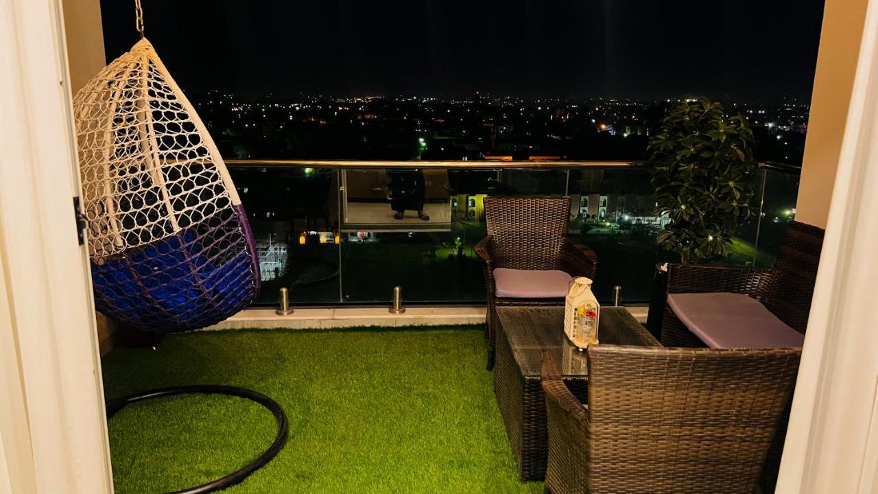Sky Heights Luxury Apart Facing Centaurus Appartement Islamabad Buitenkant foto