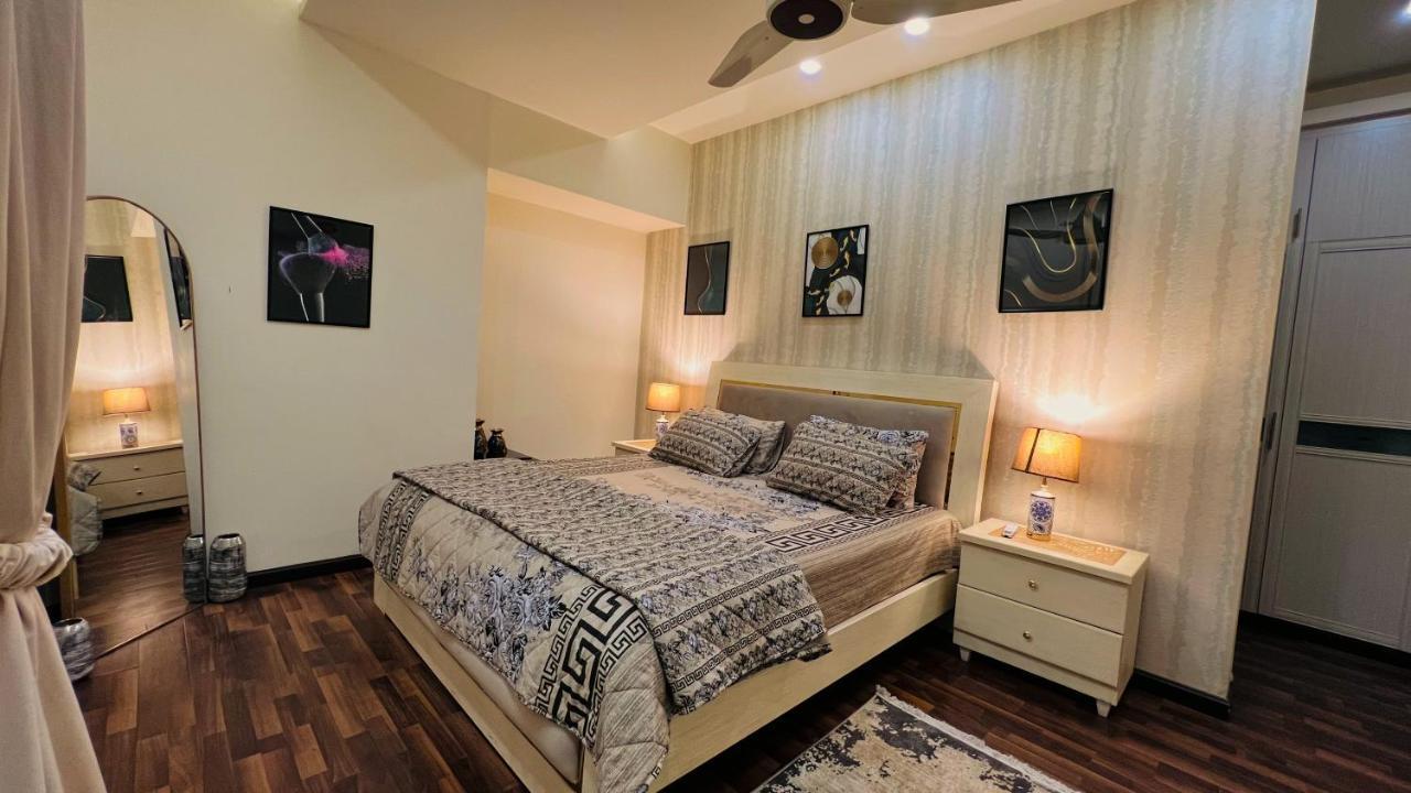 Sky Heights Luxury Apart Facing Centaurus Appartement Islamabad Buitenkant foto