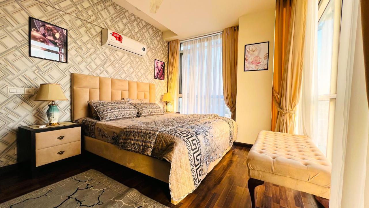 Sky Heights Luxury Apart Facing Centaurus Appartement Islamabad Buitenkant foto