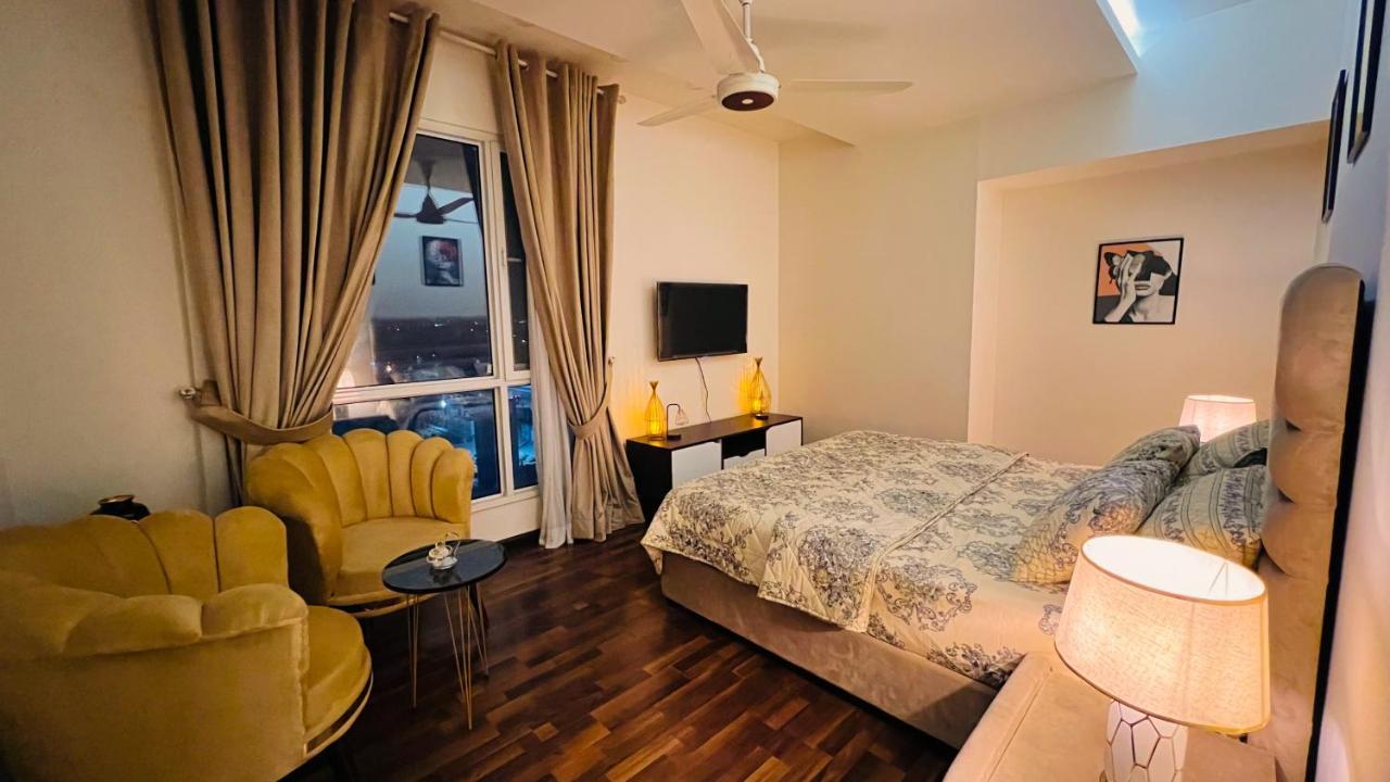 Sky Heights Luxury Apart Facing Centaurus Appartement Islamabad Buitenkant foto