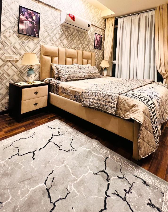 Sky Heights Luxury Apart Facing Centaurus Appartement Islamabad Buitenkant foto