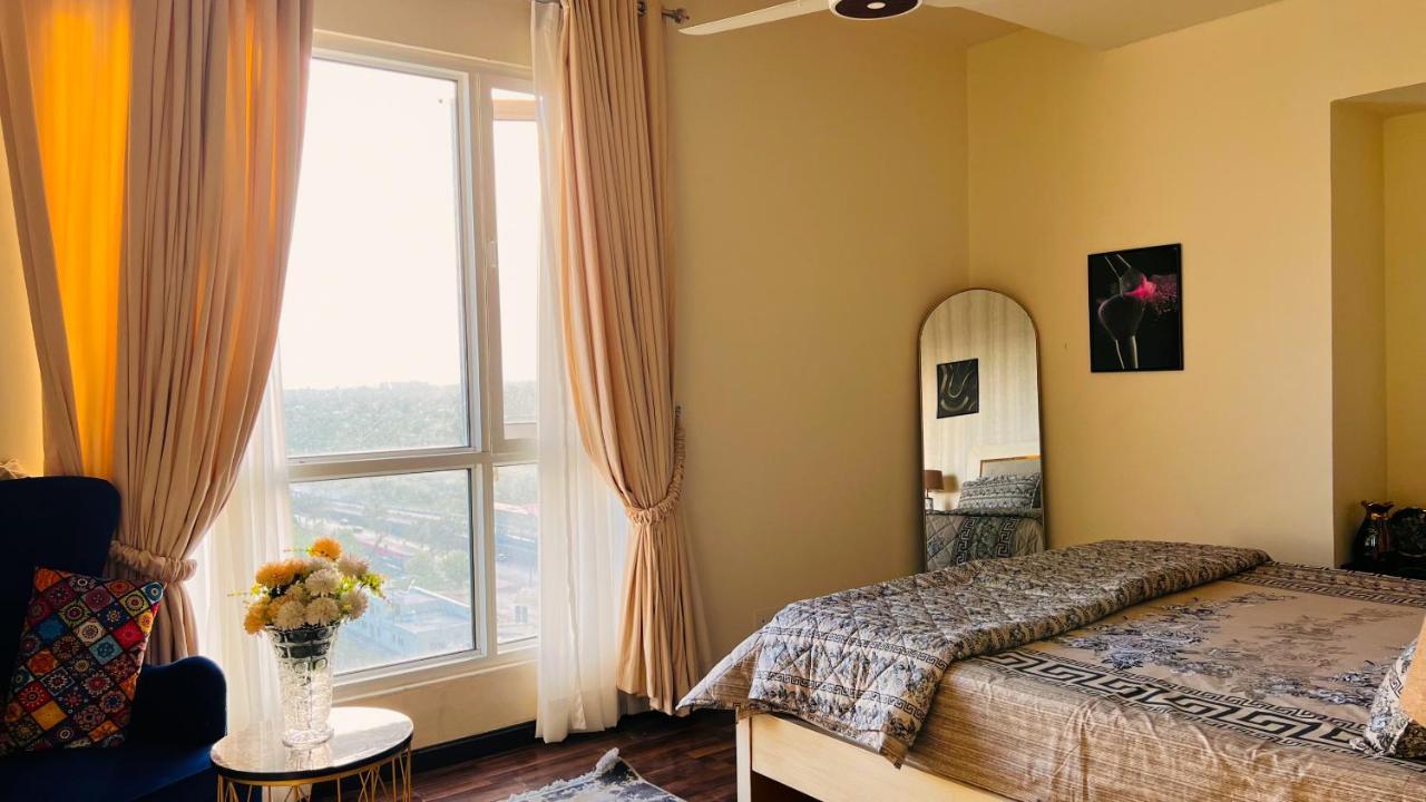 Sky Heights Luxury Apart Facing Centaurus Appartement Islamabad Buitenkant foto