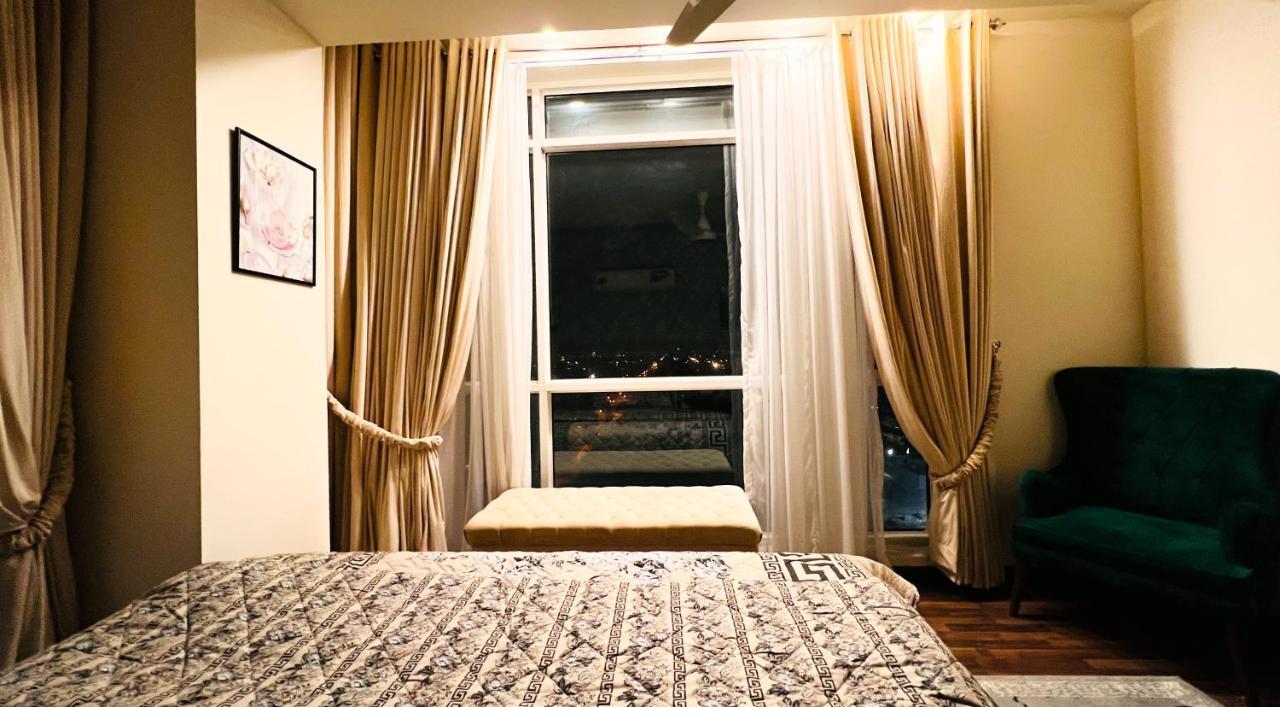 Sky Heights Luxury Apart Facing Centaurus Appartement Islamabad Buitenkant foto