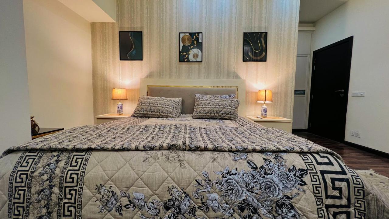 Sky Heights Luxury Apart Facing Centaurus Appartement Islamabad Buitenkant foto