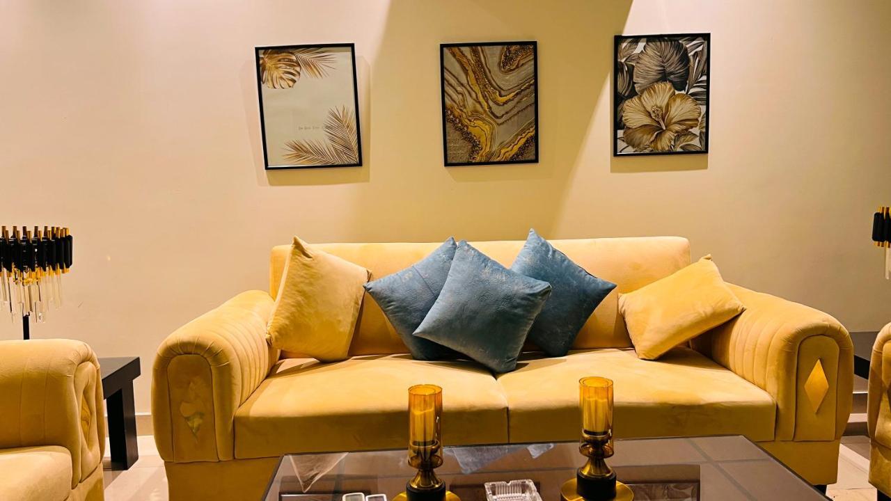 Sky Heights Luxury Apart Facing Centaurus Appartement Islamabad Buitenkant foto