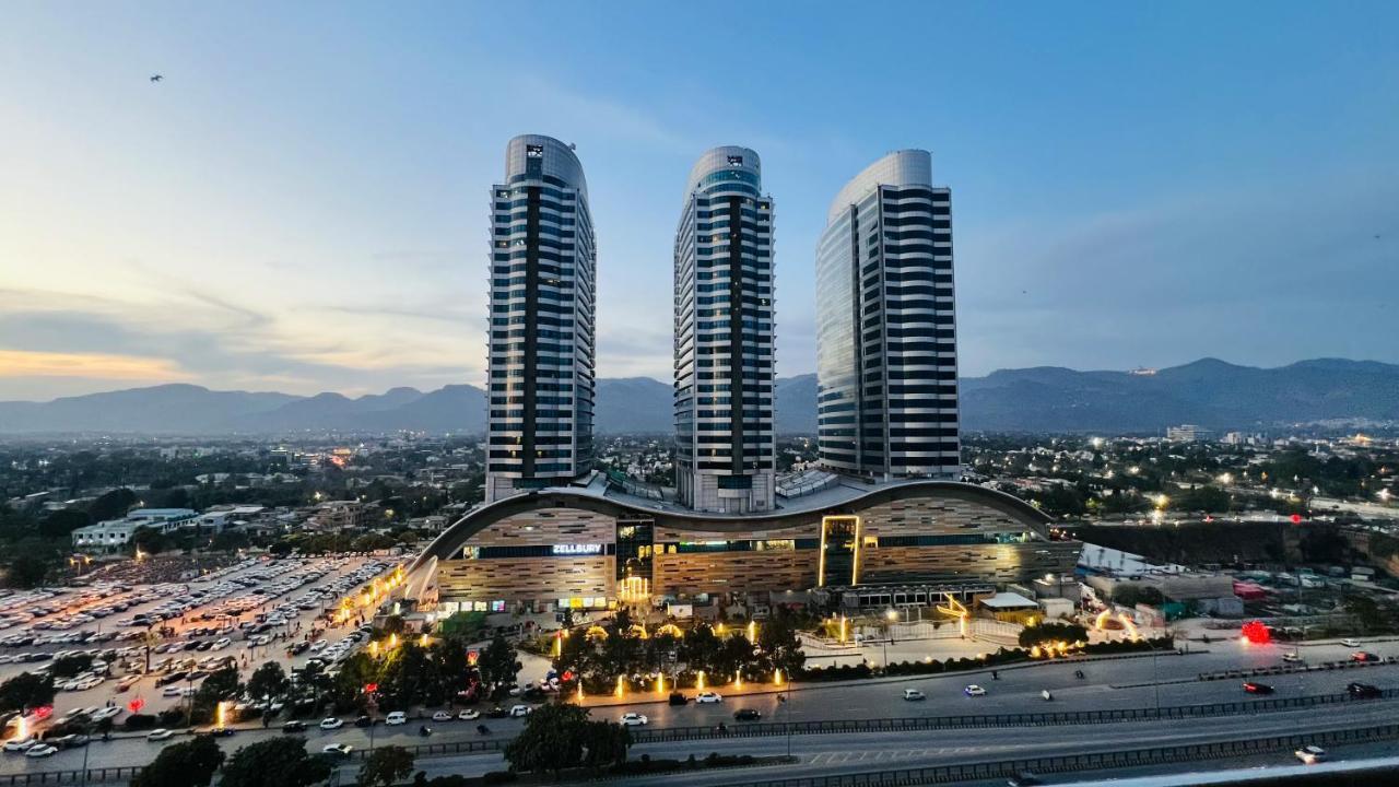 Sky Heights Luxury Apart Facing Centaurus Appartement Islamabad Buitenkant foto