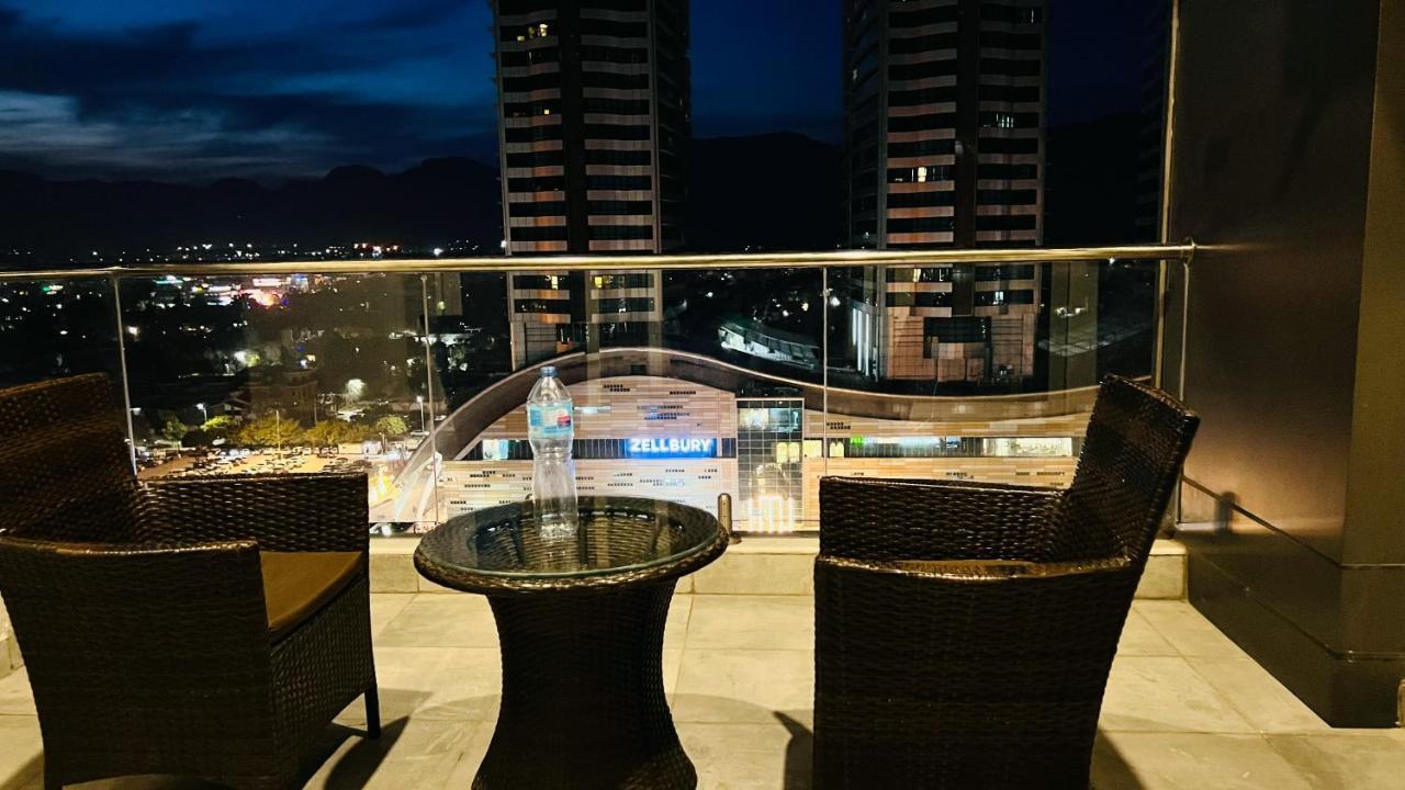 Sky Heights Luxury Apart Facing Centaurus Appartement Islamabad Buitenkant foto