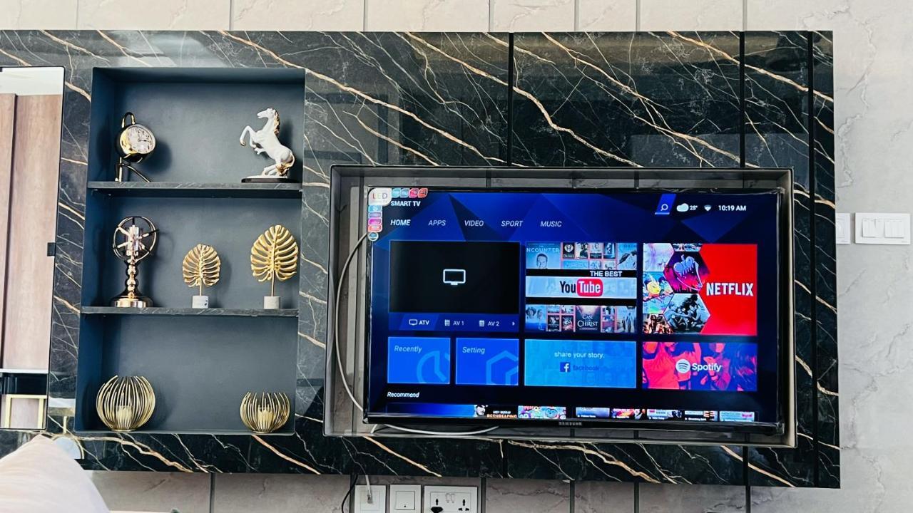 Sky Heights Luxury Apart Facing Centaurus Appartement Islamabad Buitenkant foto