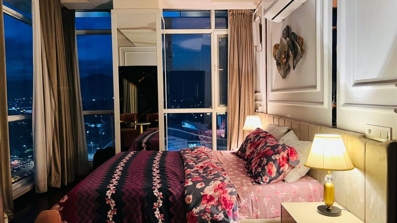 Sky Heights Luxury Apart Facing Centaurus Appartement Islamabad Buitenkant foto